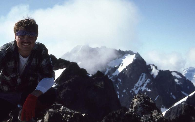 1986-033 Warrior Peaks Jun-1986 Me Summit of NW Peak.jpg